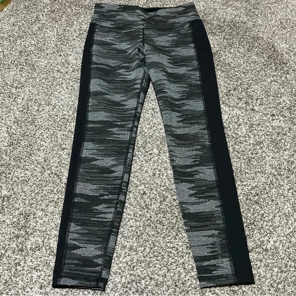 Brooks Tight Black Gray Leggings  7/8 Length Medium Running Yoga - Picture 1 of 11